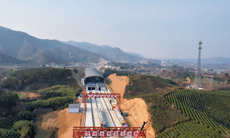 河南省首個山嶺重丘區集約化現代化預制梁場圓滿完成使命任務2.png